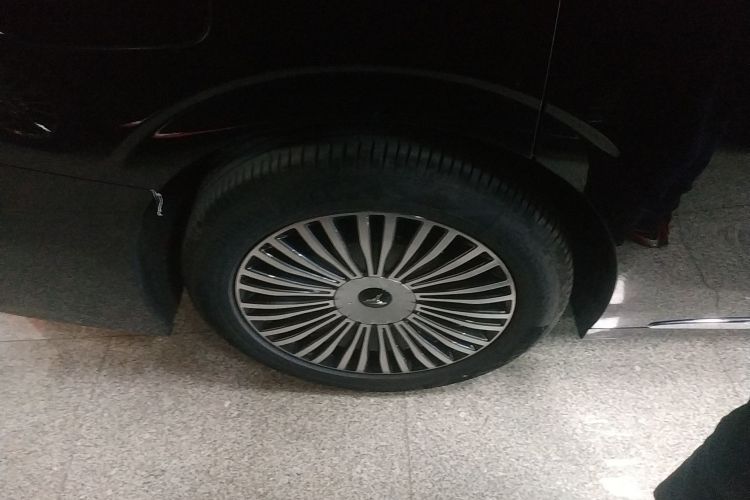 岚图汽车 岚图梦想家 2025款 PHEV 四驱卓越鲲鹏版车身外观6008