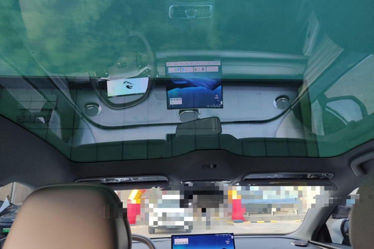 吉利银河 银河星耀8 2025款 130km EM-i 尊享版中控内饰22