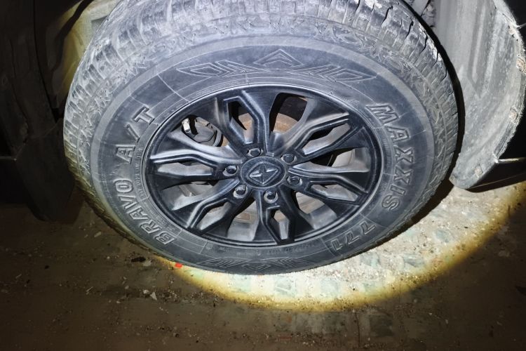 江铃 驭胜S350 2014款 2.4T 自动两驱柴油豪华天窗版5座车身外观10