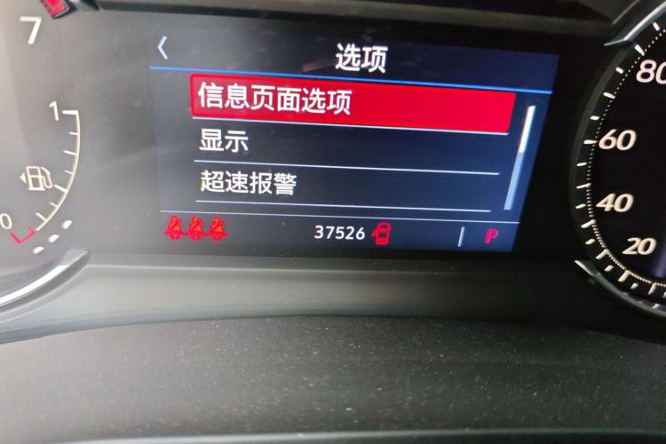 凯迪拉克XT6 2022款 2.0T 七座两驱豪华型中控内饰15