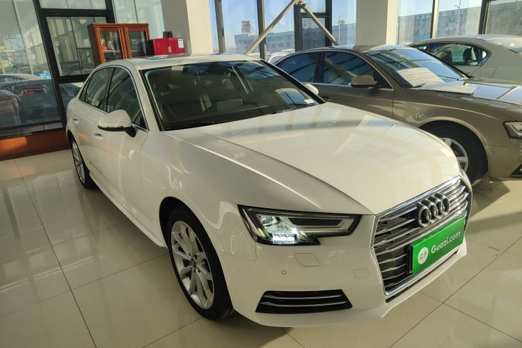 奥迪A4L 2017款 Plus 40 TFSI 风尚型车身外观3