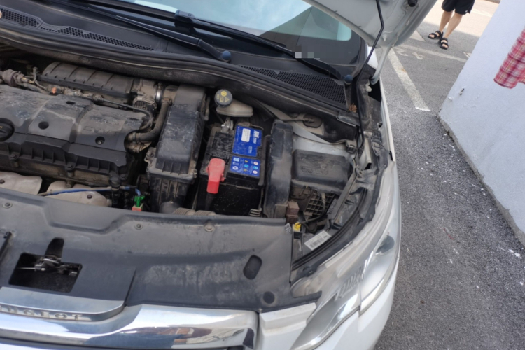 标致2008 2014款 1.6L 自动时尚版局部细节9006