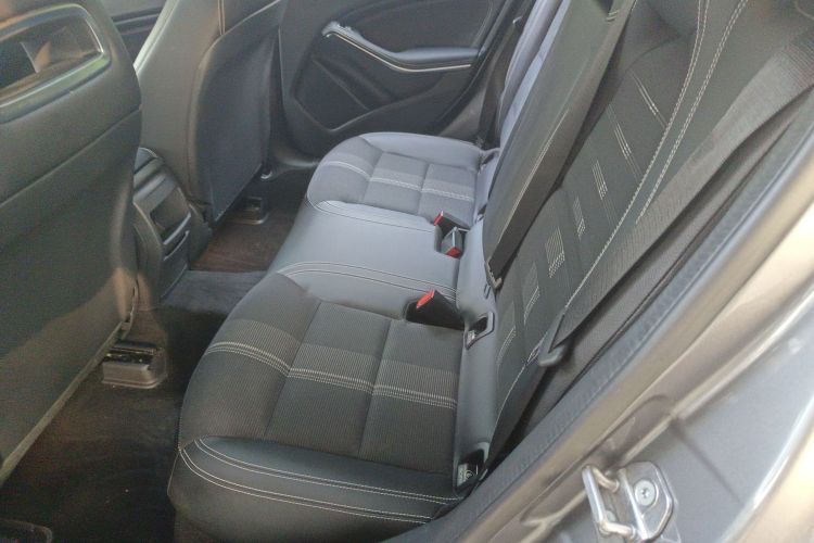 奔驰A级(进口) 2017款 改款 A 200 时尚型中控内饰21