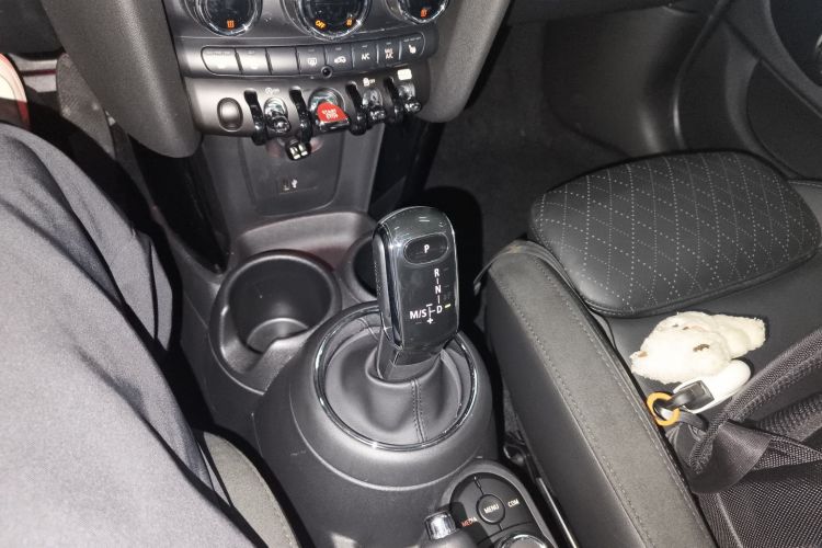 MINI 2019款 1.5T COOPER 艺术家 五门版局部细节18