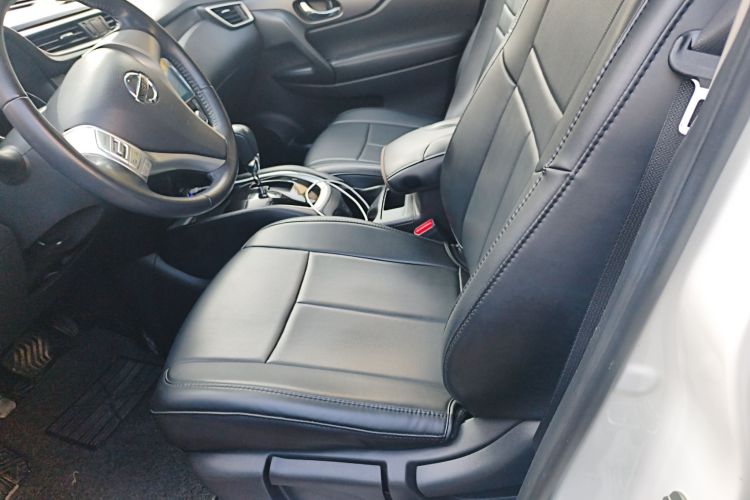 日产 奇骏 2014款 2.0L CVT舒适版 2WD中控内饰19