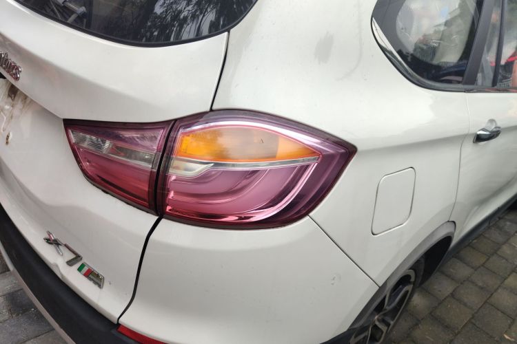 SWM斯威汽车 SWM斯威X7 2016款 1.5T 手动豪华型 7座车身外观9