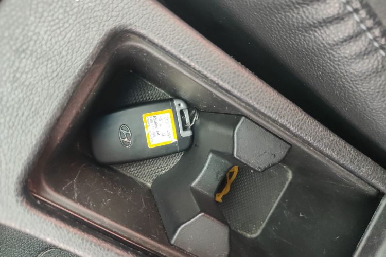 现代 朗动 2013款 1.6L 自动尊贵型中控内饰7001