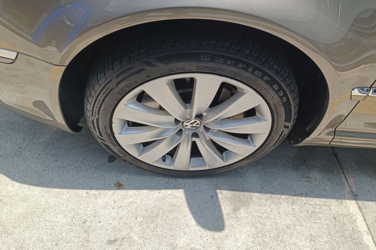 大众 辉腾 2011款 3.6L V6 4座加长Individual版车身外观35