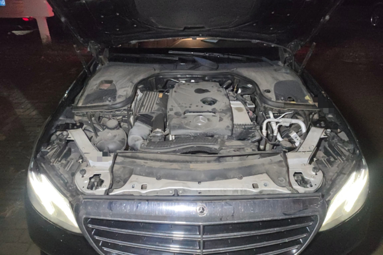 奔驰E级 2017款 E 300 L 豪华型局部细节24