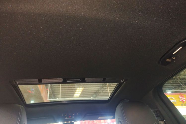 奔驰C级 2017款 C 200 运动版中控内饰22