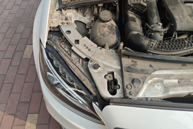 奔驰C级 2018款 C 200 L 运动版局部细节9006