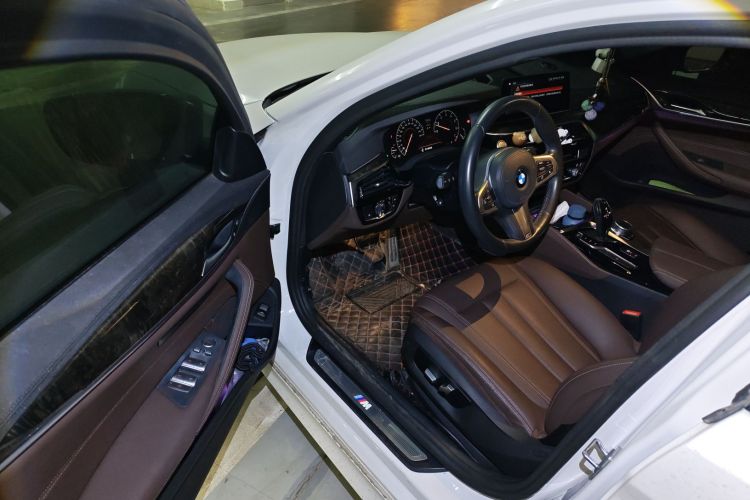 宝马5系 2019款 改款 525Li M运动套装中控内饰20