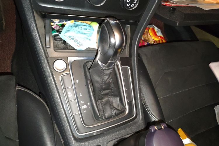 大众 高尔夫 2018款  230TSI 自动豪华型中控内饰18