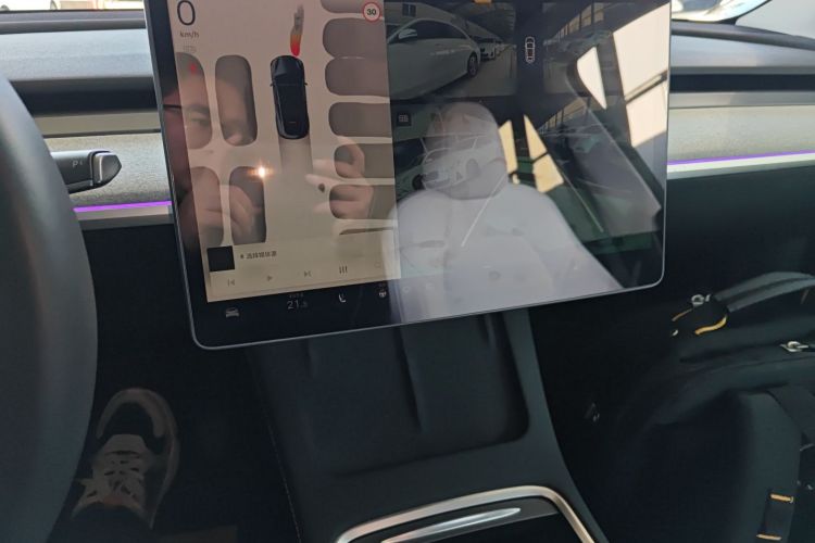 特斯拉 Model Y 2024款 长续航全轮驱动版中控内饰16