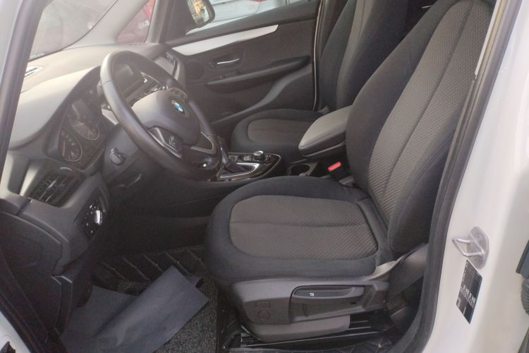 宝马2系多功能旅行车 2015款 218i 领先型中控内饰19