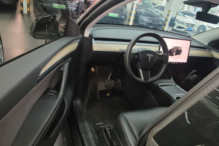特斯拉 Model Y 2022款 长续航全轮驱动版中控内饰20