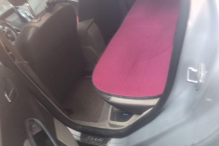 福特 福克斯 2012款 三厢 1.6L 自动风尚型中控内饰7004