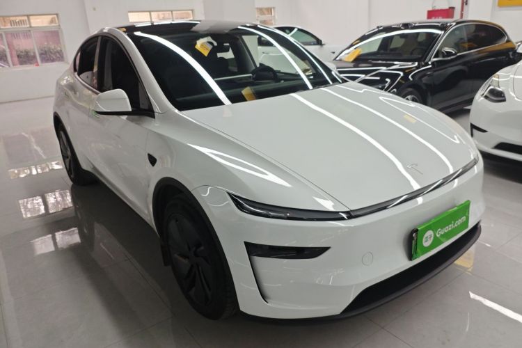 特斯拉 Model Y 2025款 长续航全轮驱动版车身外观3