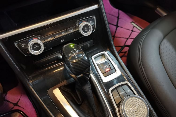 宝马2系旅行车 2016款 218i 领先型中控内饰18