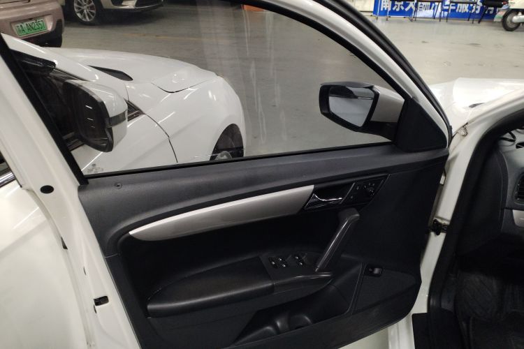 大众 朗逸 2013款 改款经典 1.6L 自动风尚版中控内饰7007