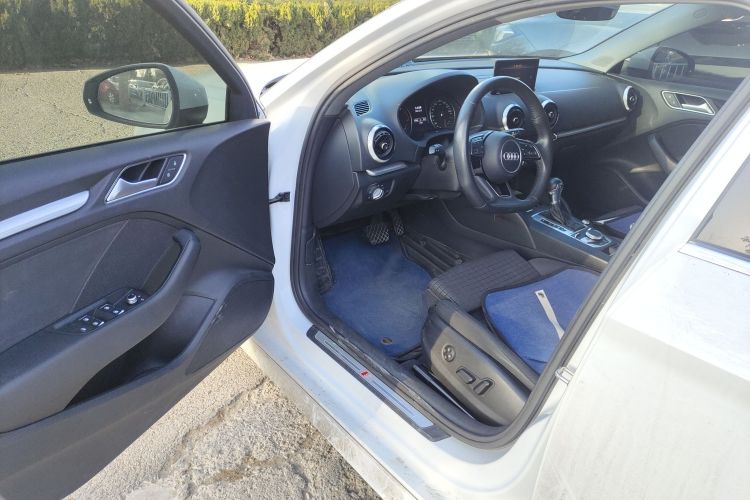 奥迪A3 2018款 30周年年型 Limousine 35 TFSI 运动型中控内饰20