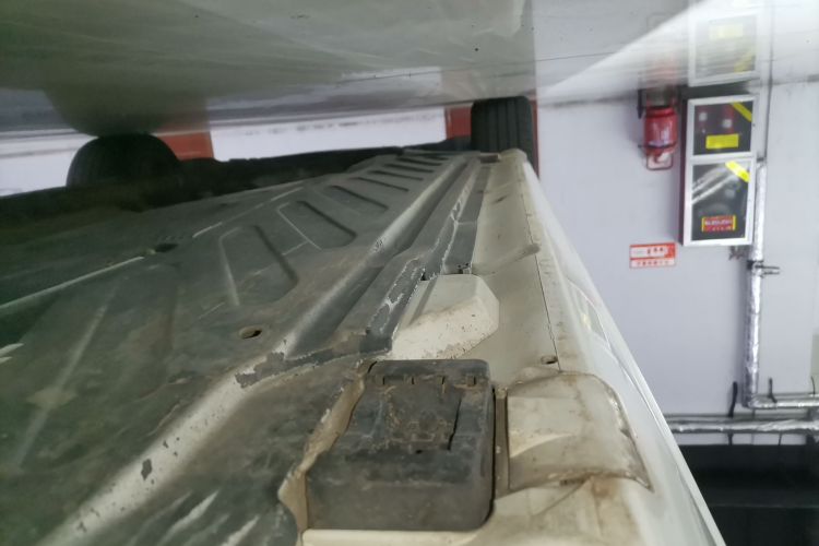 奔驰C级 2017款 C 200 运动版局部细节9002