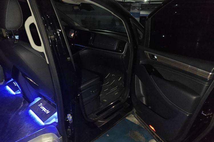 广汽传祺 传祺M8 2023款 领秀系列 390T 至尊版局部细节9005