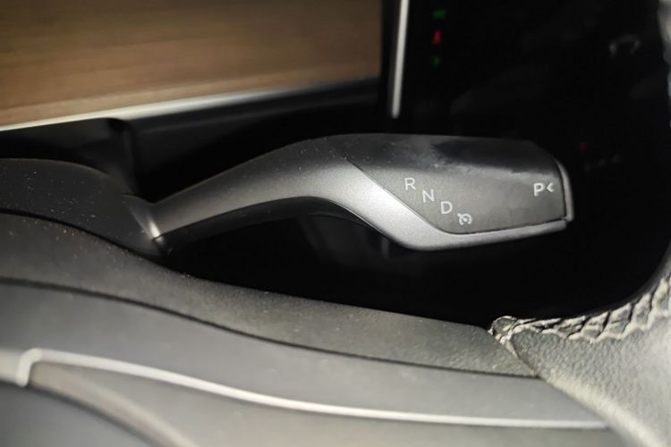 特斯拉 Model Y 2022款 Performance高性能全轮驱动版中控内饰18