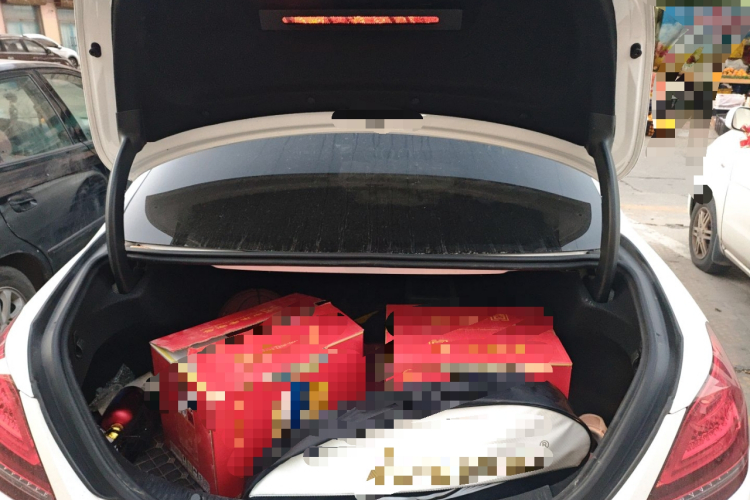 奔驰C级 2019款 C 260 运动版局部细节23