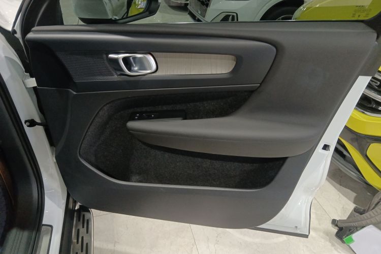 沃尔沃XC40 2023款 B4 四驱智远豪华版中控内饰42