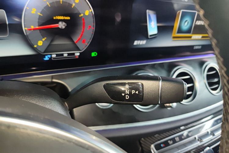 奔驰E级 2016款 E 200 L 运动型局部细节18