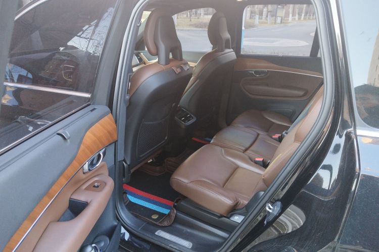 沃尔沃XC90 2022款 B6 智逸豪华版 7座中控内饰21