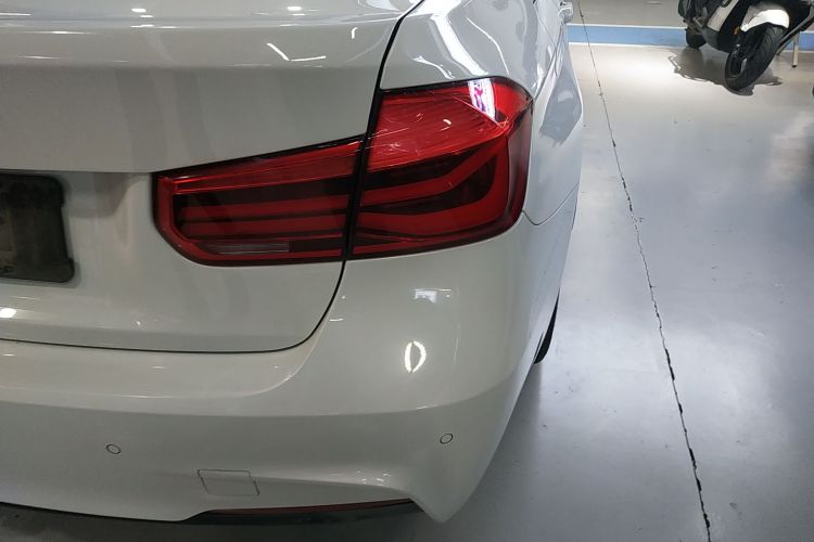 宝马3系 2019款 320Li M运动套装车身外观9