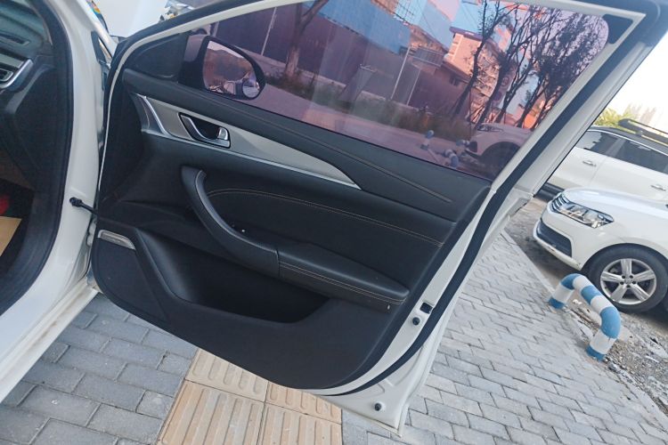 长安 逸动 2019款 高能版 1.6L GDI 自动先锋型 国VI中控内饰42