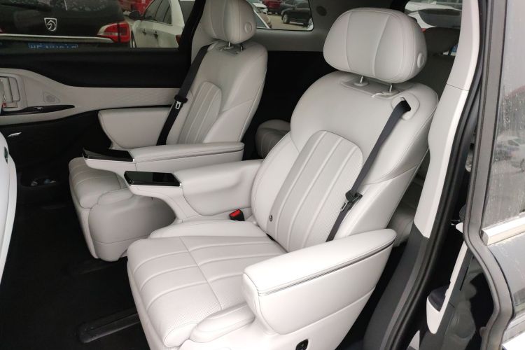 岚图汽车 岚图梦想家 2025款 PHEV 四驱卓越乾崑版中控内饰7004