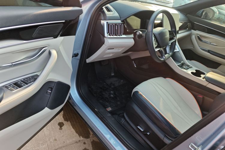 比亚迪 宋PLUS新能源 2023款 冠军版 DM-i 110KM 旗舰PLUS中控内饰7003