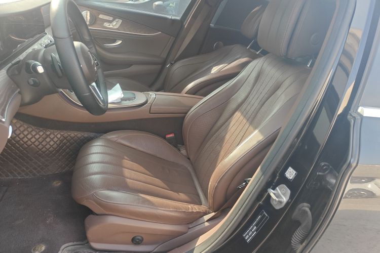 奔驰E级 2020款 改款 E 300 L 殊享版中控内饰19