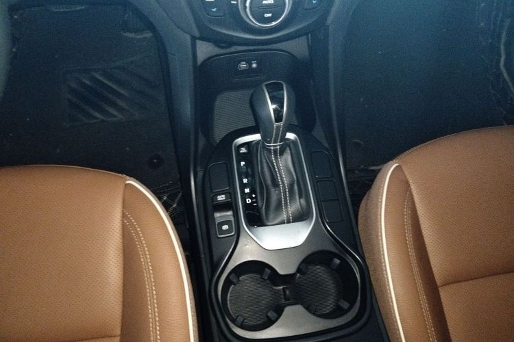 现代 胜达 2017款 2.0T 自动两驱智能型 7座中控内饰18