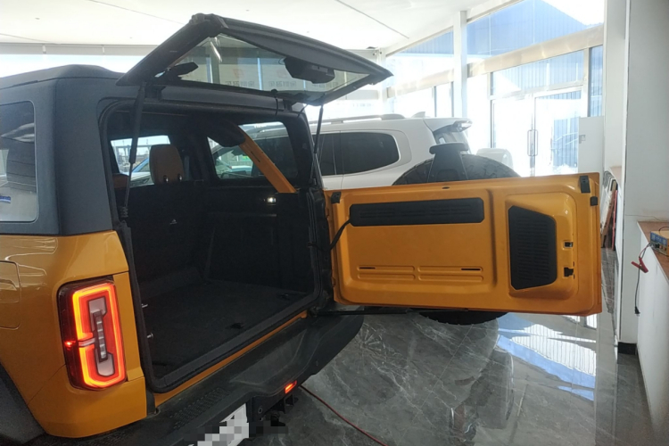 福特烈马 2024款 2.3T 长滩大脚越野版机舱底盘23