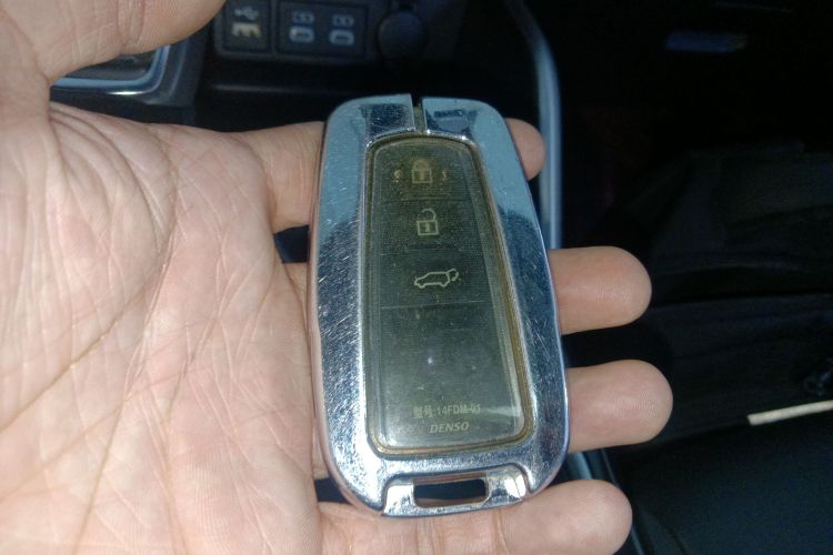 丰田 汉兰达 2023款 2.5L智能电混双擎四驱尊贵版 7座中控内饰11