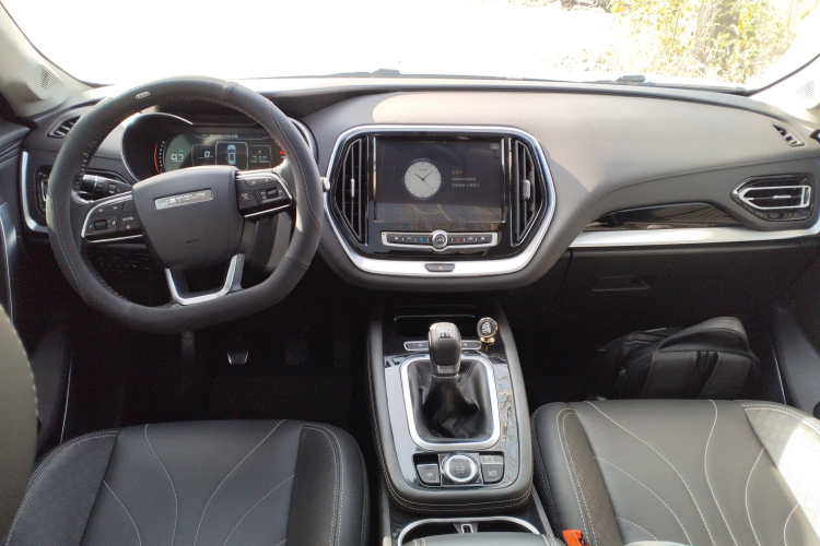 捷途X70 2020款 1.5T 手动智行版 7座中控内饰12