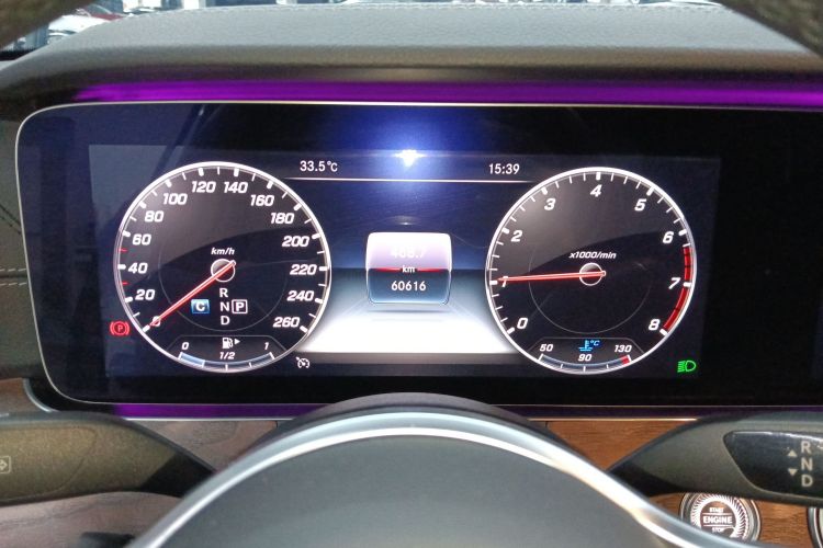 奔驰E级 2020款 E 300 L 豪华型中控内饰14