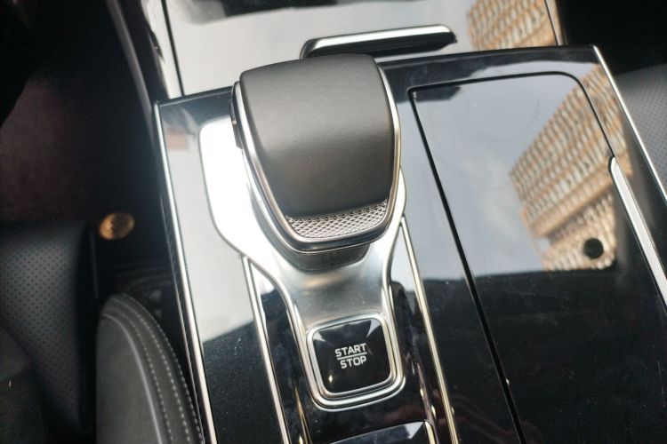 红旗H9 2024款 2.0T 旗享 私享风尚版局部细节18