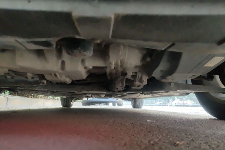 福特 福克斯 2013款 两厢经典 1.8L 自动基本型局部细节9008