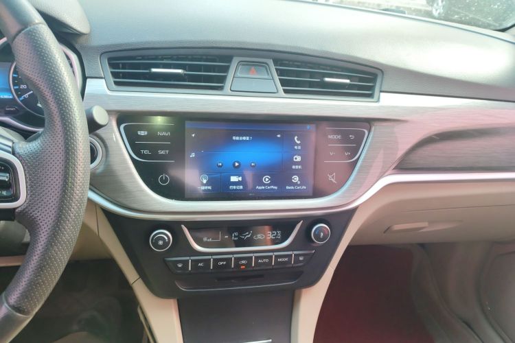 吉利汽车 帝豪 2017款 三厢百万款 1.5L 手动豪华型中控内饰16