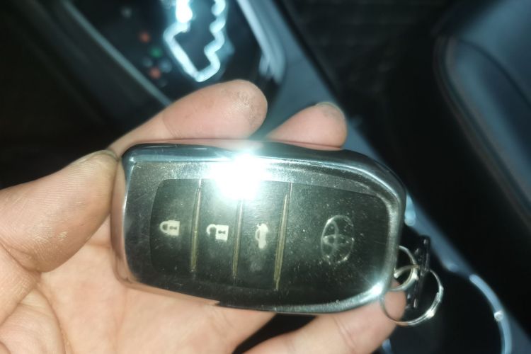 丰田 卡罗拉 2018款 1.2T S-CVT GL智享版中控内饰11