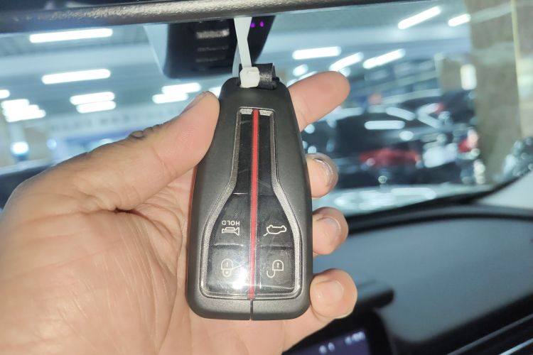 红旗HS5 2022款 改款 2.0T 智联旗享版中控内饰11