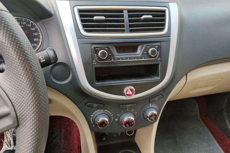 江汽集团 和悦A30 2013款 1.5L 手动舒适型 国IV中控内饰16