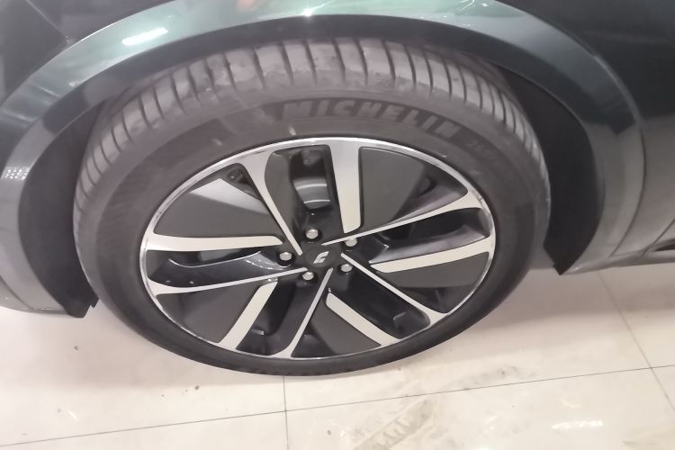 理想汽车 理想L9 2024款 Ultra车身外观6007