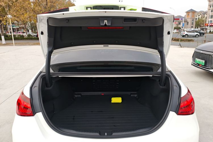 奔驰C级 2023款 C 260 L 运动版机舱底盘23